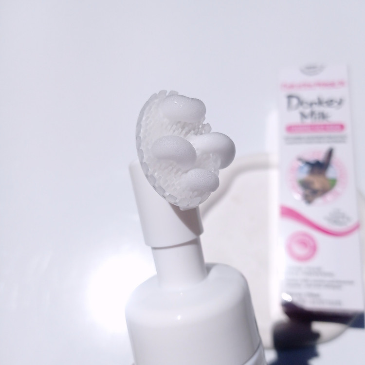 شوینده براش دار شوینده شیرالاغ شوینده فومی شوینده براش دار شیرالاغ شوینده روشن کننده شوینده انواع پوست